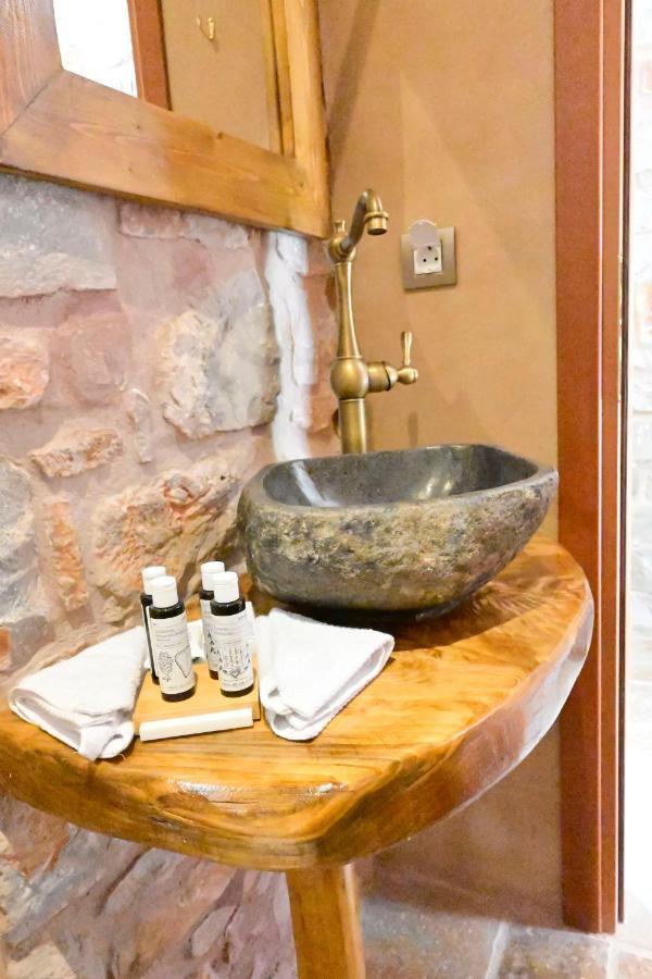 Arapis Rooms & Suites Agios Kiprianos Exterior foto