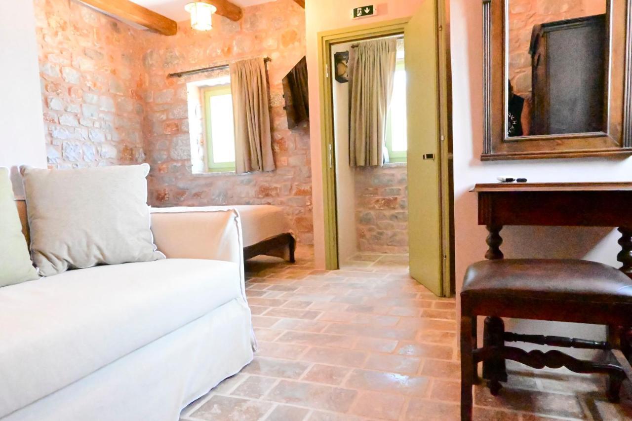 Arapis Rooms & Suites Agios Kiprianos Exterior foto
